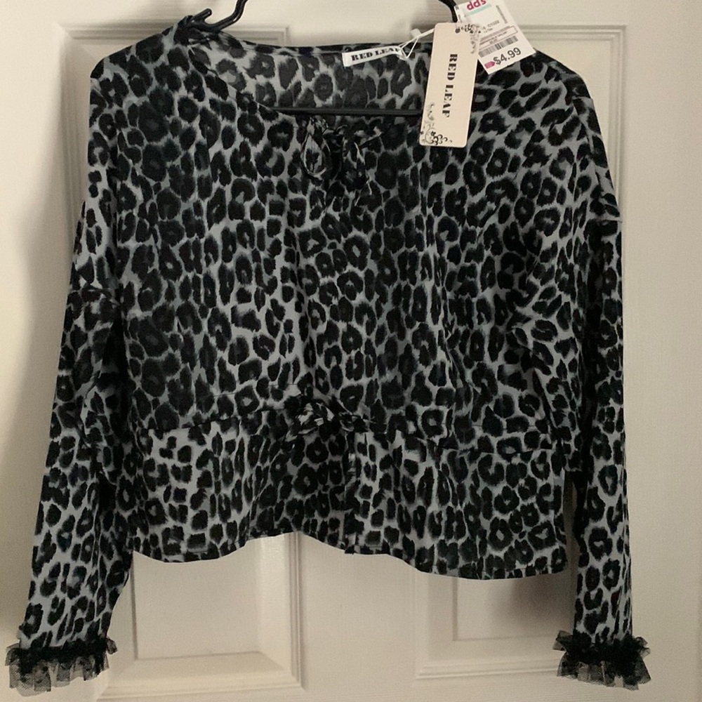 Read leaf, size small, new with tags